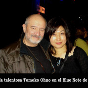 Con Tomoko Ohno